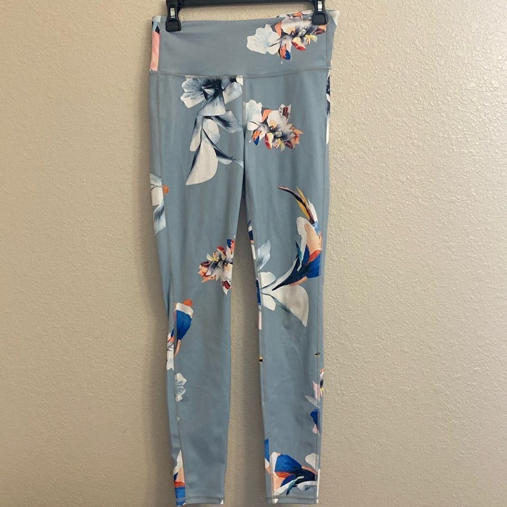 Athleta High Rise Paradise Chaturanga Legging floral & Gray